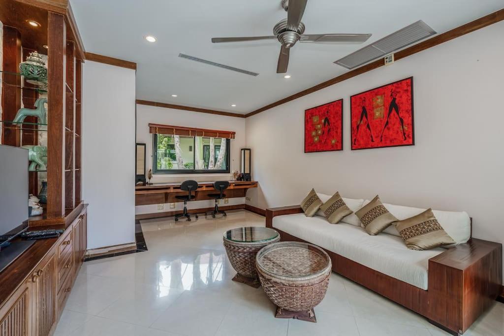 Naiharn 4br Private Pool Close To Villa *