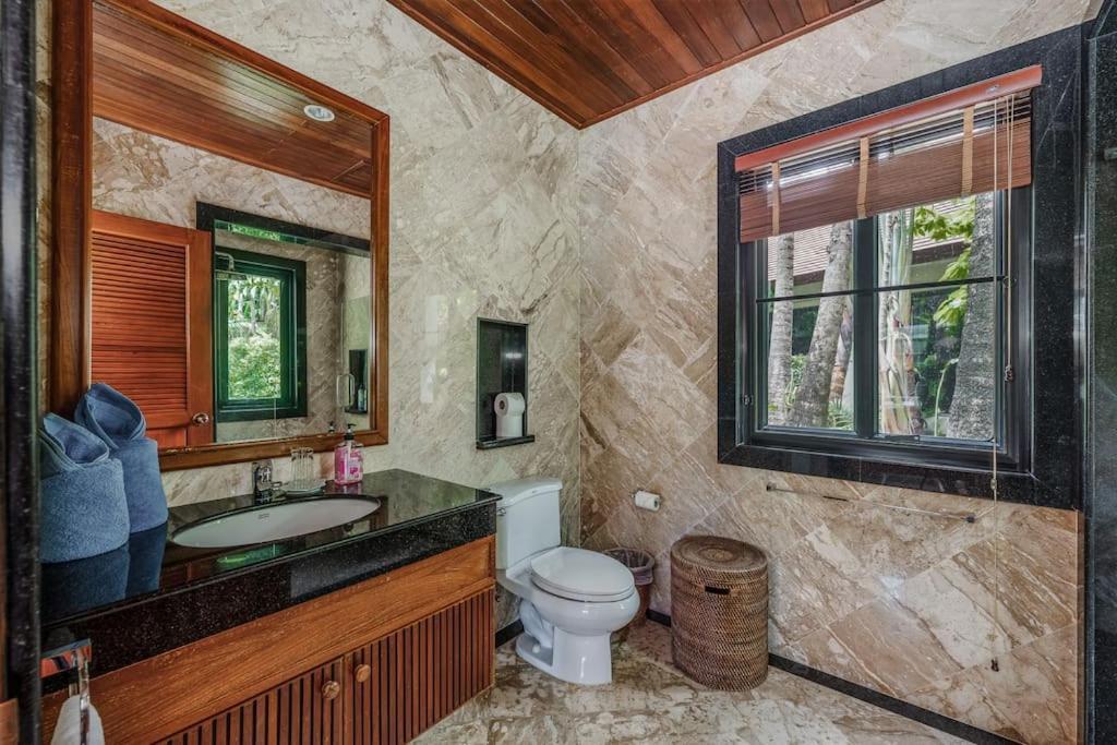Naiharn 4br Private Pool Close To * Phuket