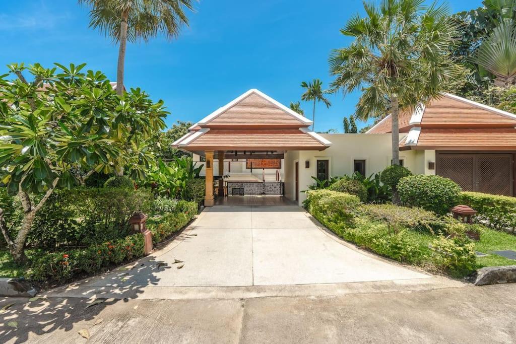 Naiharn 4br Private Pool Close To Villa